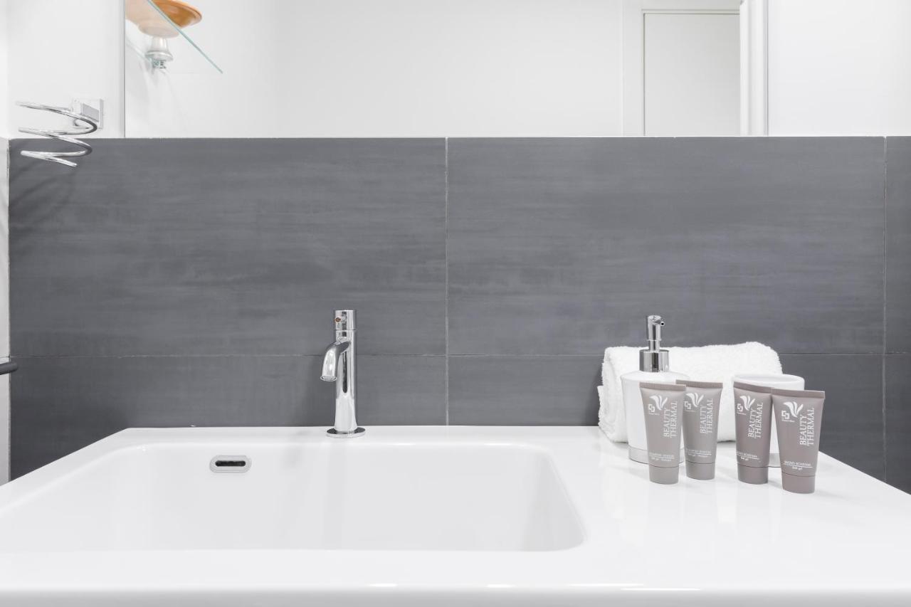 Amoretti Apartment, 6 Persone, 3 Camere, 2 Bagni, Balcone, Wi-Fi, Metro B Monti Tiburtini Roma Exterior foto