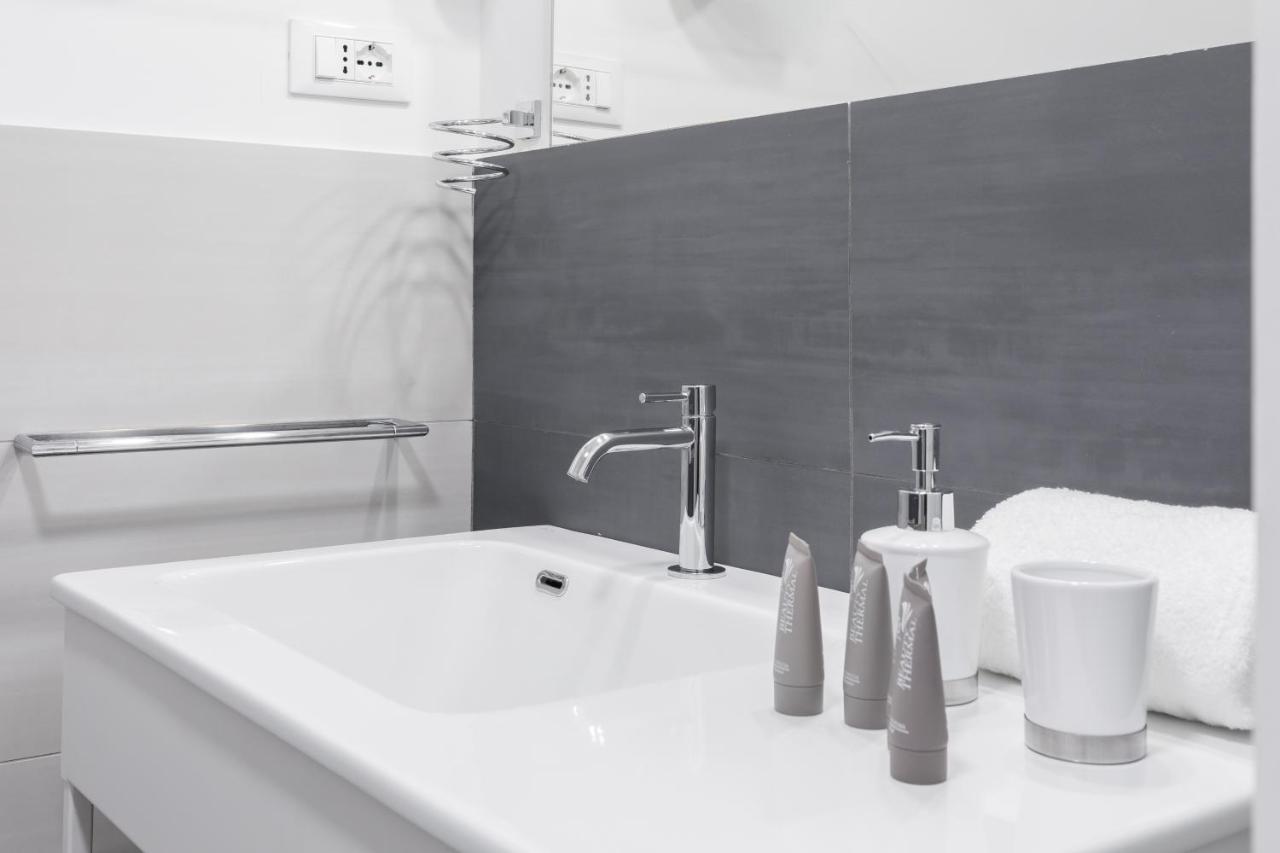 Amoretti Apartment, 6 Persone, 3 Camere, 2 Bagni, Balcone, Wi-Fi, Metro B Monti Tiburtini Roma Exterior foto